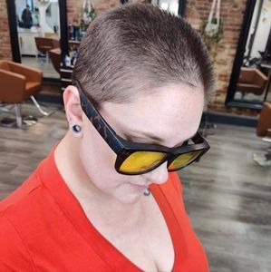 Meet your Posher, Dominique